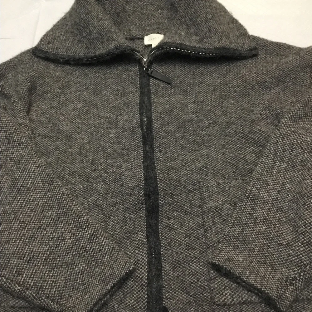 Cyrus cozy chic